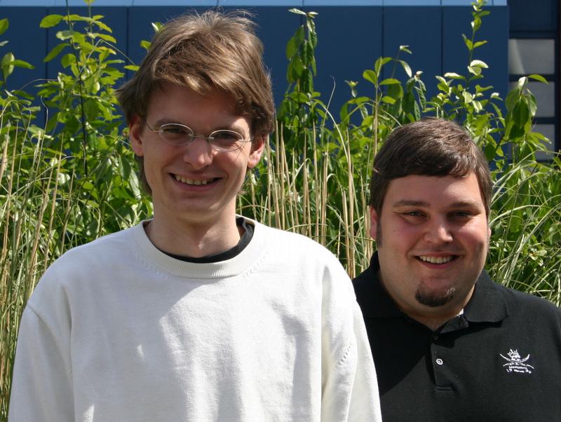 Die beiden Osnabrücker Nachwuchswissenschaftler Volker Dieckmann (links) und Philipp Rahe freuen sich über ihre Teilnahme am Nobelpreisträgertreffen vom 29. Juni bis 4. Juli am Bodensee. 