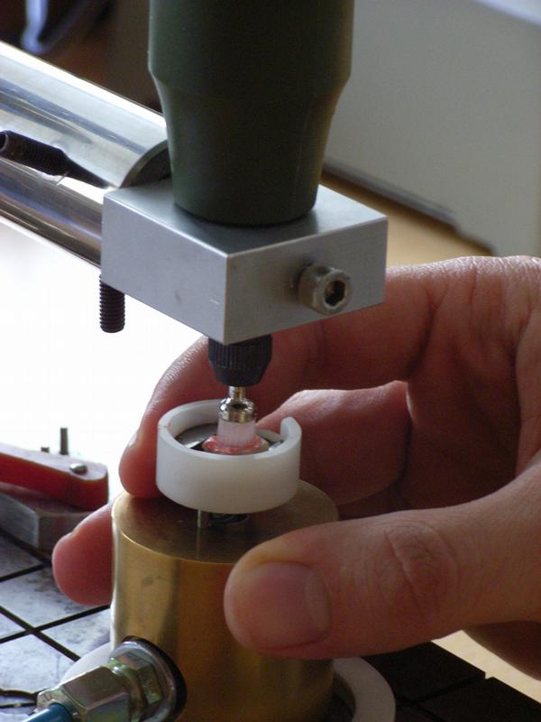 Mit einer neuen Messmethode untersuchen Forscher die Polierwirkung von Zahnpflegemitteln und können diese Produkte optimieren.