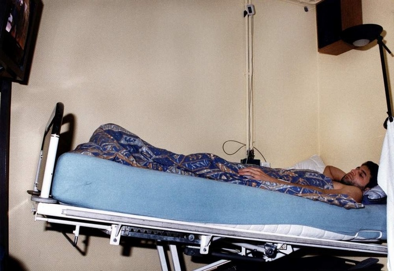 Ein "Test-Astronaut" während seiner Bettruhe./ Foto: Pressestelle DLR.