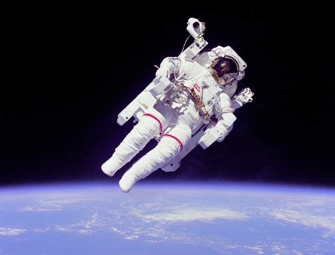 Schwerelosigkeit stellt eine hohe physische Belastung für Astronauten bei ihrer Arbeit dar./ Foto: NASA.