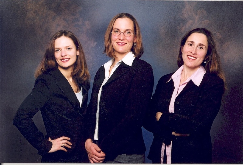 NARRATA Consult - das sind die Augsburger Medienpädagogik-Doktorandinnen (v.l.) Karin Thier, Christine Erlach und Andrea Neubauer, die sich mit FLÜGGE-Untersützung selbstständig machen.