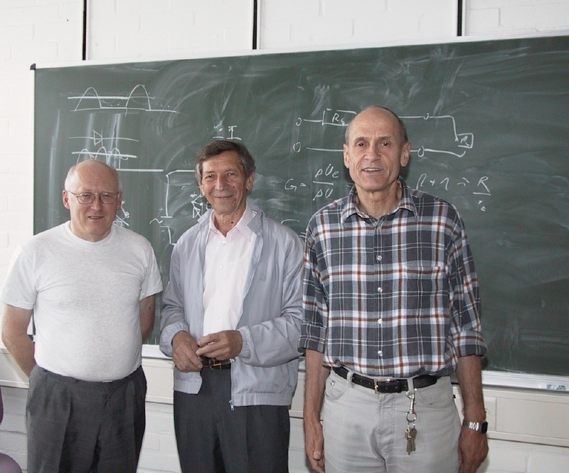 Vor 38 Jahren das erste Mal zu Besuch: Prof. Dr. Mykola Gladkykh (Mitte) mit Prof. Dr. Robert Schwarzer (li.) und Prof. Dr. Volker Kempter (re.)
