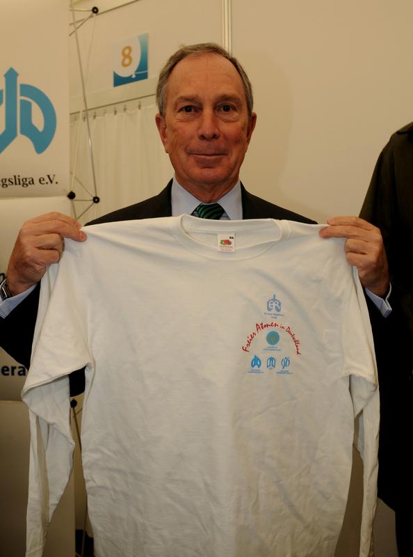 Michael Bloomberg im Spirometriezelt: Freier Atmen in Deutschland. Insgesamt wurden 3918 Lungenfunktionstests durchgeführt.