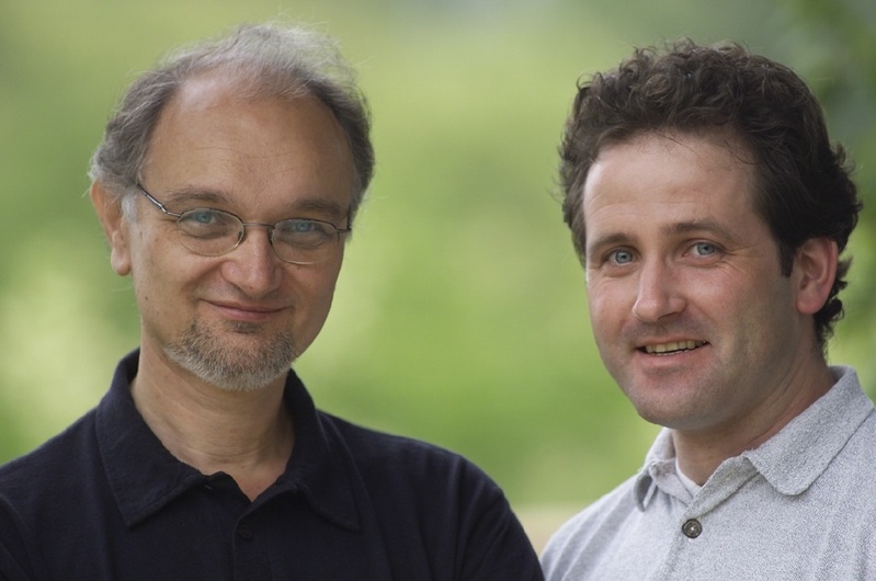 Entwickeln Impfstoff zur Behandlung von Blutkrebs: Professor Dr. Peter Terneß (links) und Diplombiologe Christian Kleist (rechts). Foto: Medienzentrum Universitätsklinikum Heidelberg