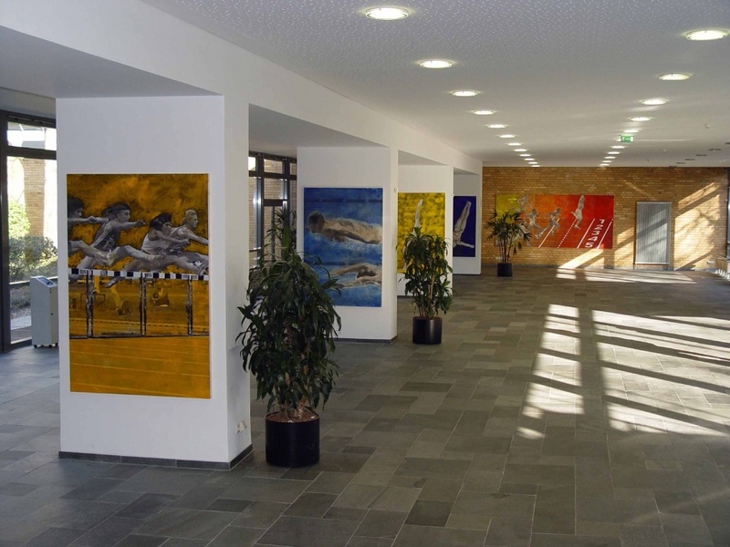 Bilder von Wolfgang Klaus Friedrich im Foyer der Deutschen Sporthochschule Köln.