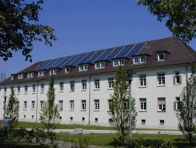 Foto: Solarthermische Großanlage zur Unterstützung der Brauchwassererwärmung im Wohnheim des Studentenwerks Freiburg, Stadtteil Vauban. © SolarThermie2000