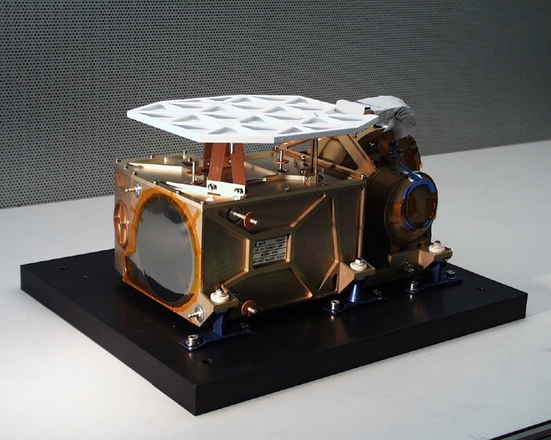Auf der Raumsonde "SMART-1" befindet sich das IR-Spektrometer SIR, das im MPAE entwickelt wurde.