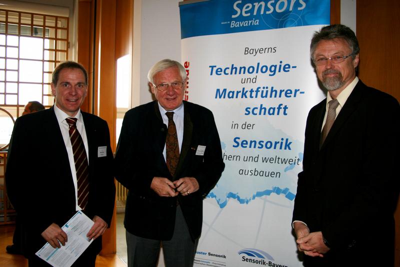 Dr. Martin Seller (Micro Epsilon), Prof. Hanns Georg Hofhansel (Strategische Partnerschaft Sensorik Regensburg) und Prof. Dr. Bernhard Schwarz (Rektor der Hochschule Esslingen) waren mit dem ersten Sensorik-Forum in Göppingen zufrieden.