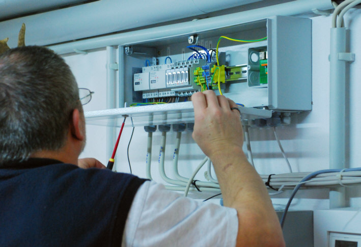 Abb. 1: Inbetriebnahme der Messtechnik einer Wärmepumpenanlage 