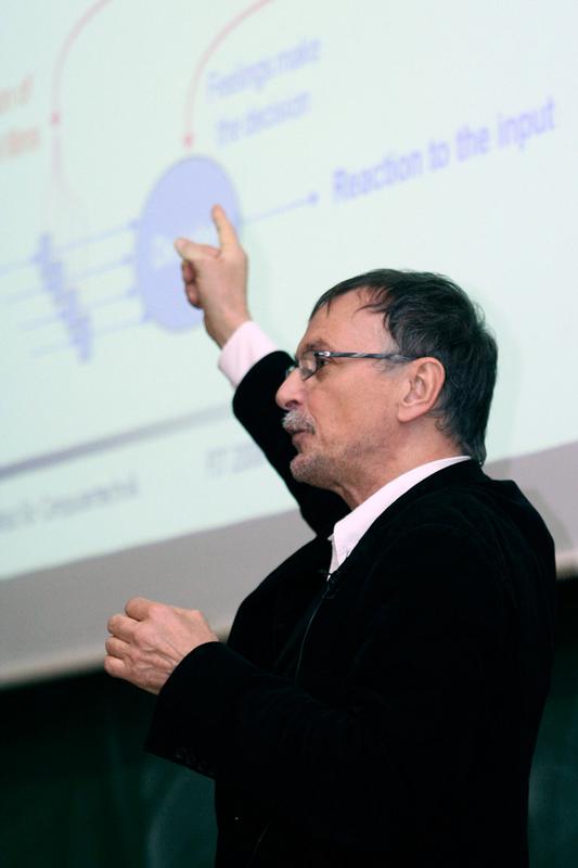 Prof. Dr. Dietmar Dietrich (TU Wien). 