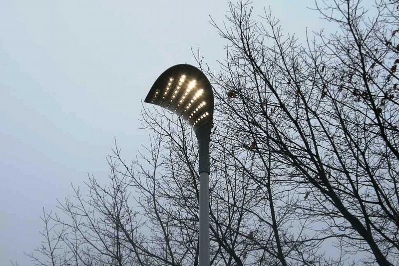 Die Projektpartner sind überzeugt, dass die LED die Lichttechnik der Zukunft in der Straßenbeleuchtung ist: LED-Leuchte in Darmstadt