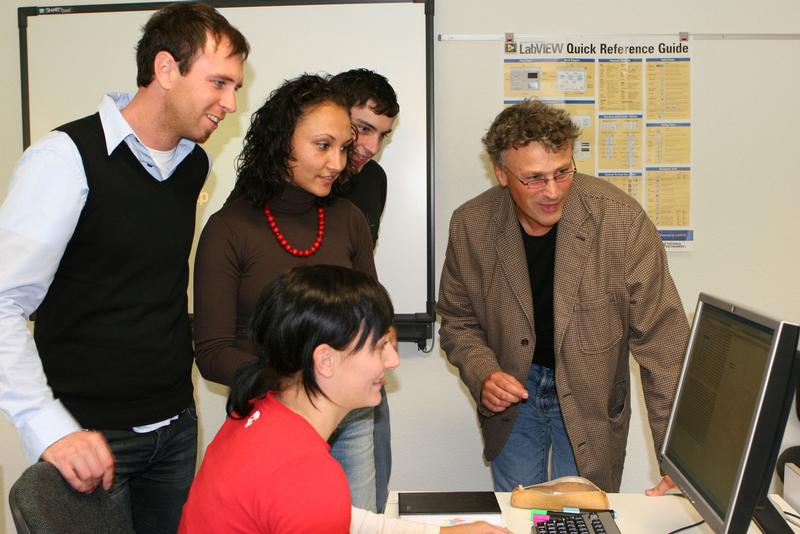 Ab dem Sommersemester im März wird der neue Masterstudiengang Gesundheitsförderung angeboten. Professor Dr. Bertram Szagun (rechts) ist der Studiendekan.