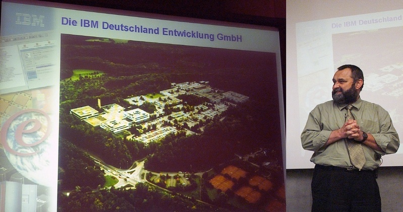 Wilhelm Fritz Neuhäuser, Director Websphere Lösungen + Services bei IBM Deutschland, lehrt jetzt auch an der Universität Jena. (Foto: Scheere/FSU-Fotozentrum)