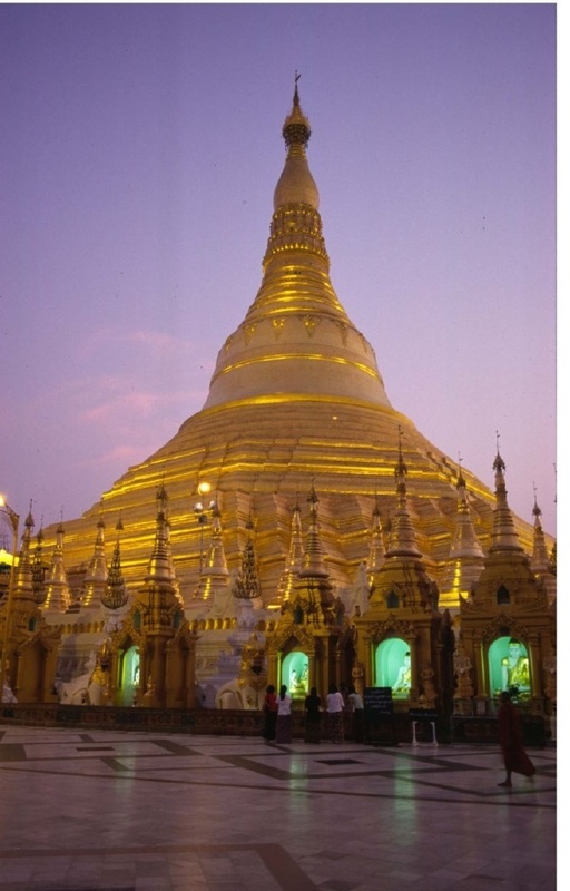 Die Swedagon Pagode in Yangon, Birma. / Foto: Stephan Kärcher