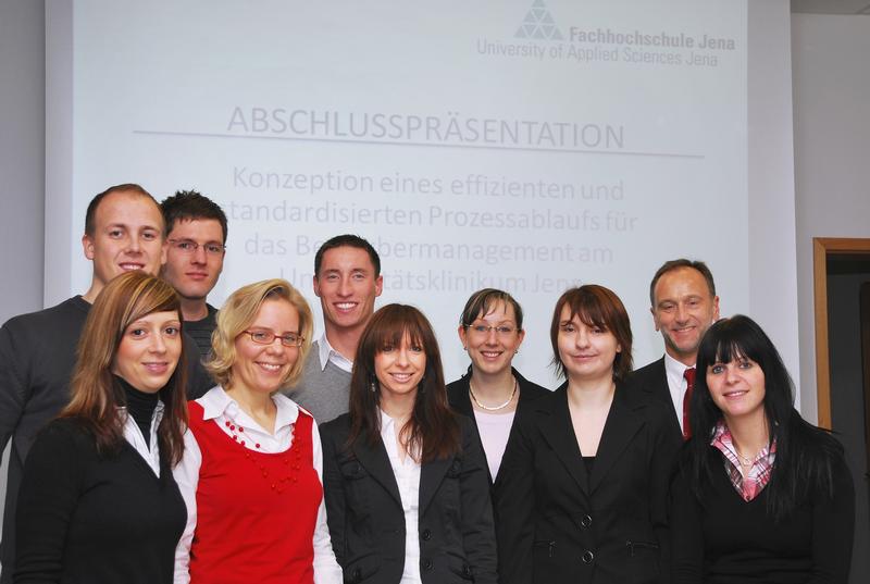 Hinten links: Michael Groth, Mathias Fischer, Dennis Krause, vorn von l.:Claudia Böttcher, Tina Först, Nicole Anger, Christine Conrad, Anja Börner, Prof. Dr. Klaus Watzka und Stefanie Döring