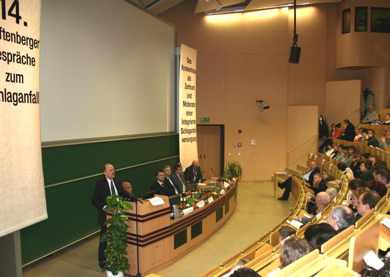 Der Präsident der Hochschule Lausitz, Prof. Dr. Günter H. Schulz, eröffnete die 14. Senftenberger Gespräche zum Schlaganfall.