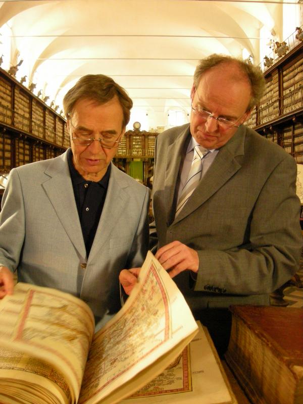 Wolf von Lojewski (l.) und Prof. Dr. Hubert Wolf in den vatikanischen Archiven
