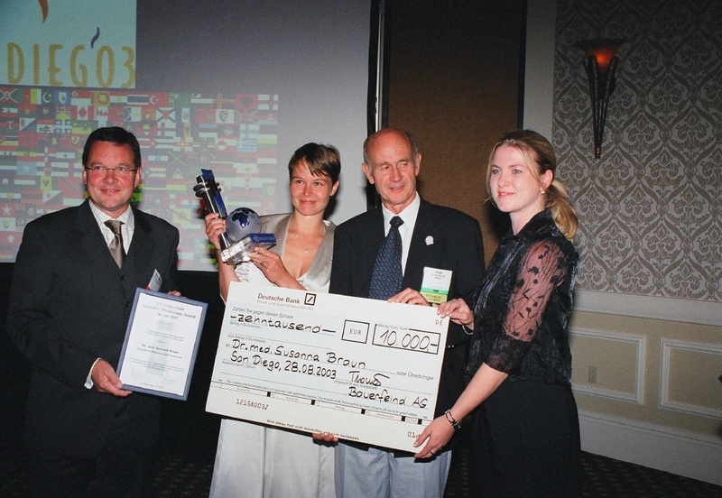 v. l. Dr. Hans-Jürgen Thomä, Dr. Susanna Braun, Prof. Dr. Hugo Partsch (früher IUP-Präs.), Annegret Heinz (Fa. Bauerfeind)