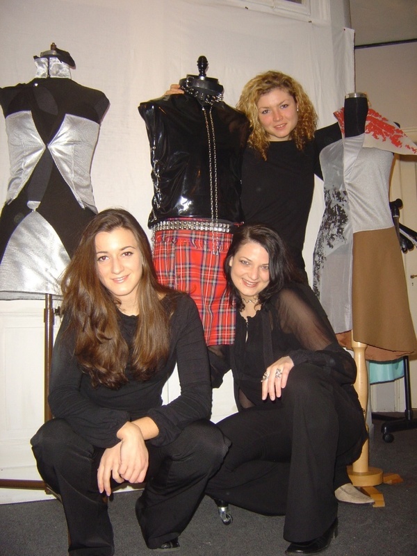 Die jungen Künstler Danka, Monika und Angela werden ihre Kollektionen am Donnerstag, den 18. Dezember 2003, präsentieren