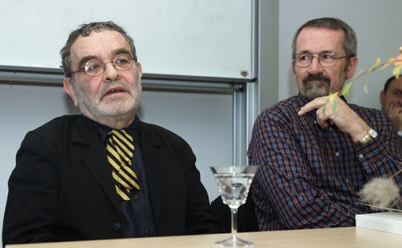 Fernando Arrabal (l.) bei seinem Besuch an der Universität Jena gemeinsam mit Prof. Dr. Harald Wentzlaff-Eggebert. (Foto: Scheere/FSU-Fotozentrum)