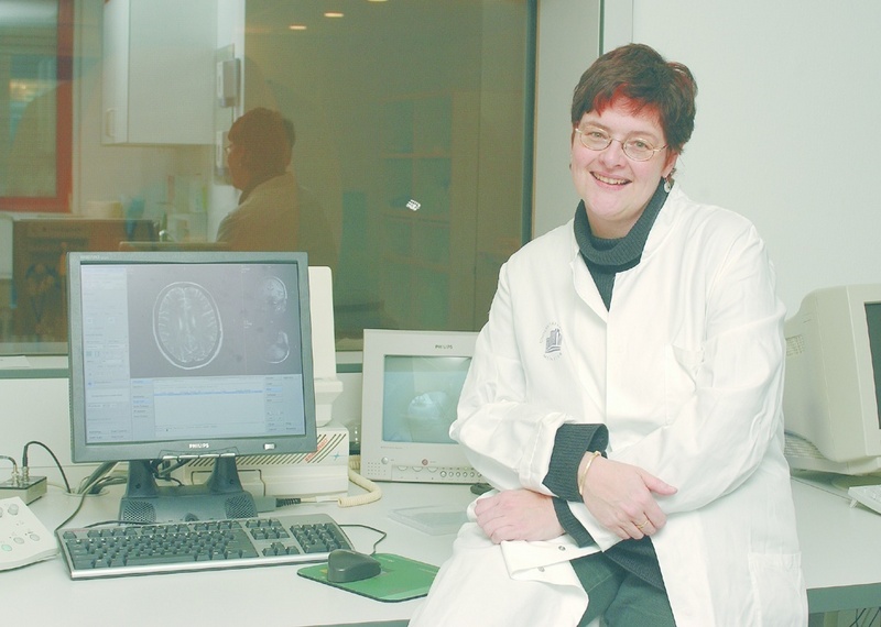 PD Dr. Bettina Pfleiderer untersucht die Materialeigenschaften von Silikon-Implantaten