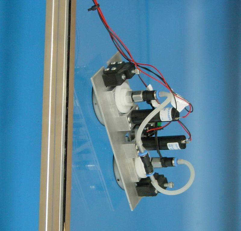 Automatischer Fensterreinigungsroboter "Quirl"