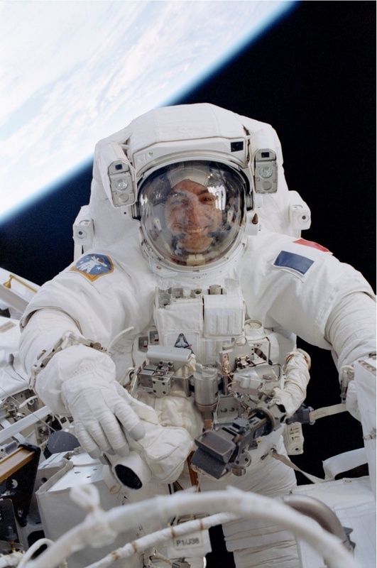 ESA-Astronaut Philippe Perrin bei einer Außenbordarbeit an der Internationalen Raumstation. (Foto: ESA)