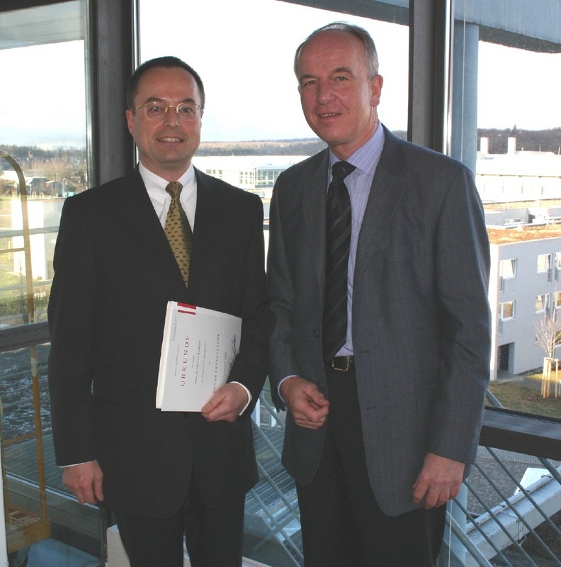 Honorarprofessor Burkhardt mit HdM-Rektor Professor Dr. Uwe Schlegel (v.l.)