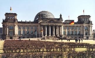 Nach Verpackungsevent und architektonischem  Lifting wurde der Reichstag zum Symbol für das neue Berlin. Foto: TU-Pressestelle/Weiß