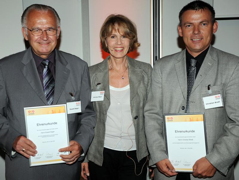 Dr. Christa Maar und die beiden ersten Ehrenmitglieder des Vereins, Ewald Seger und Christian Bredl.