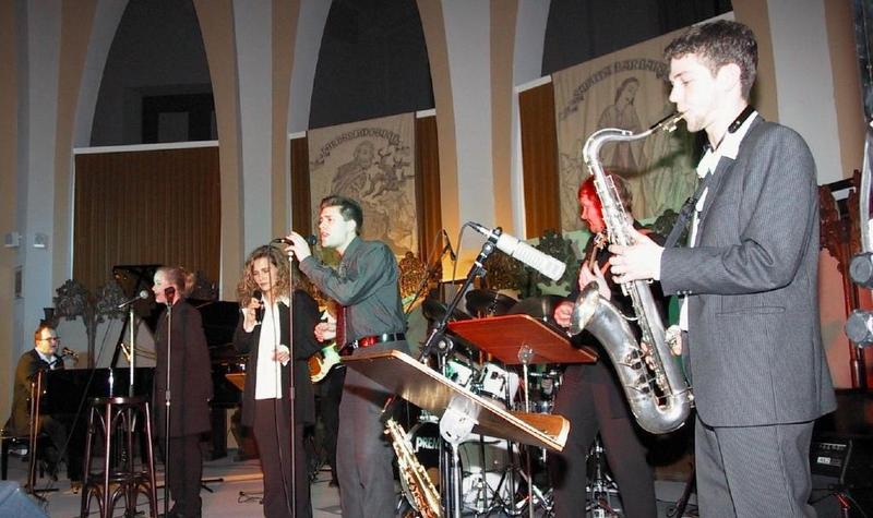 Spielten zunehmend mit musikalischem Feuer: Lars & friends in der Aula der Universität.