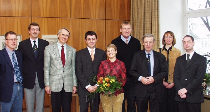 Bei der Ernennung: (v.l.n.r.) D. Wieczorek, Prof. Dr. M. Erlei, Prof. Dr. E. Schaumann, Prof. Dr. Chr. Schwindt, Dr. E. Nélaton, Prof. Dr. W. Blendinger, Dr. P. Kickartz, Prof. Dr. H. Y. Schenk-Mathes, Prof. Dr. J. Zimmermann.