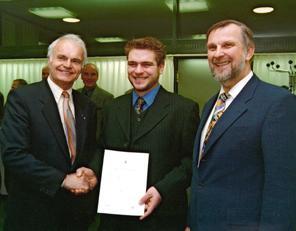 Von links: Rektor Prof. Dr. Werner Fischer, Jörg Ettrich, Prof. Dr. Manfred Gottschalk, Dekan des Fachbereichs Maschinenbau