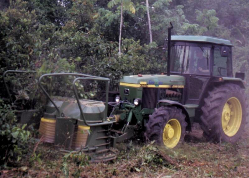 Der Göttinger Buschhäcksler im Einsatz im brasilianischen Dschungel
