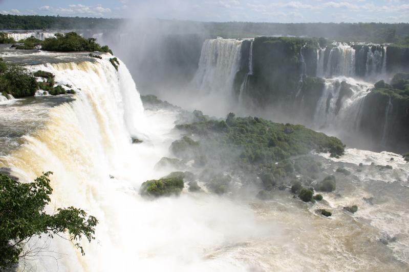 Mit Knowhow der Uni Stuttgart werden Umweltfachleute in Brasilien ausgebildet. Dies trägt dazu bei, dass auch die Wasserfälle von Iguaçu weniger von Schadstoffen belastet werden.  