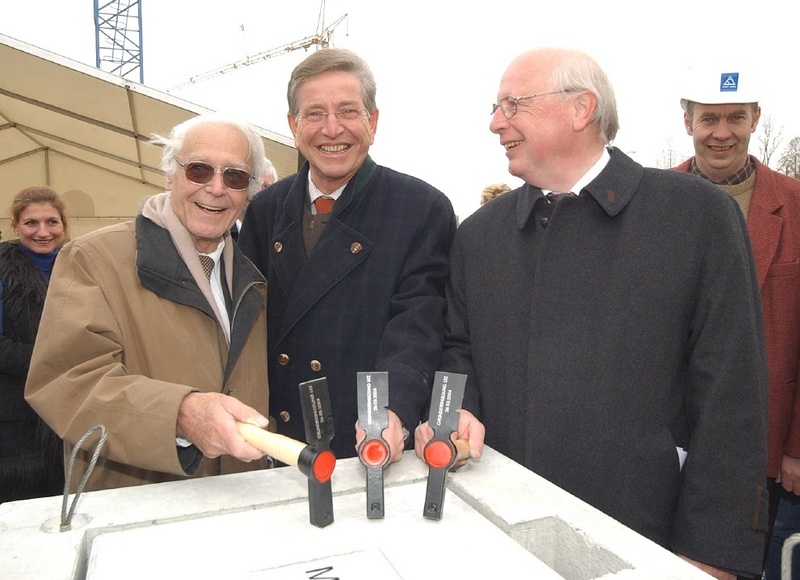 Prof. Dr. Dr. h. c. mult. Heinrich Nöth, Präsident der Bayer. Akademie der Wissenschaften, Dr. Thomas Goppel, Bayr. Staatsminister für Wissenschaft, Forschung und Kunst, Prof. Dr. Heinz-Gerd Hegering, Vorsitzender des Direktoriums des LRZ