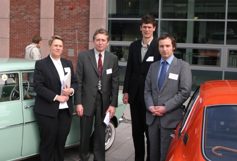 Das Bochumer Forscherteam (v. l.): Hellen Tackenberg, Prof. Ludger Pries, Gernot Mühge, Markus Hertwig