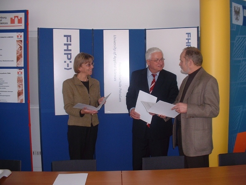 Prof. Dr. Helene Kleine, Rektorin der FH Potsdam, Peter Egenter, Hauptgeschäftsführer der IHK Potsdam und Prof. Dr. Rainer Janisch, Präsident der FH Brandenburg (v.l.n.r.)