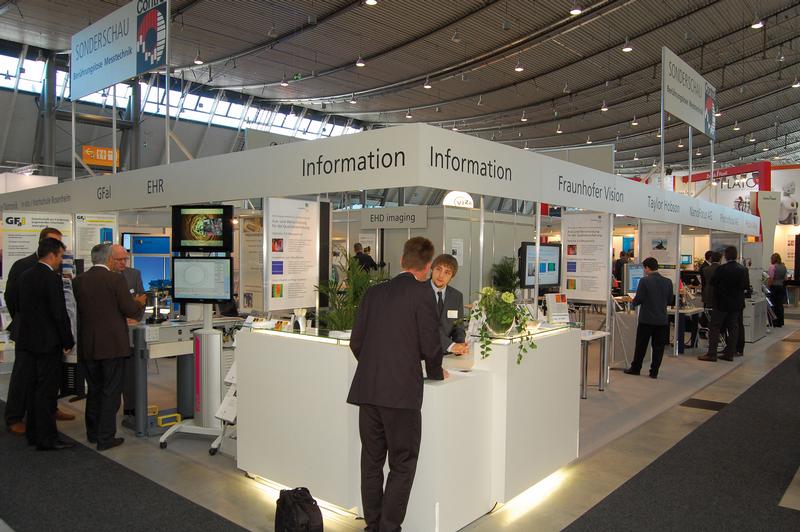 Messestand der Sonderschau "Berührungslose Messtechnik" bei der Control 2009. 