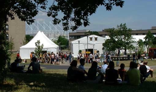 Blick auf einige Zelte der Würzburger Uni-Messe. Foto: Retsch