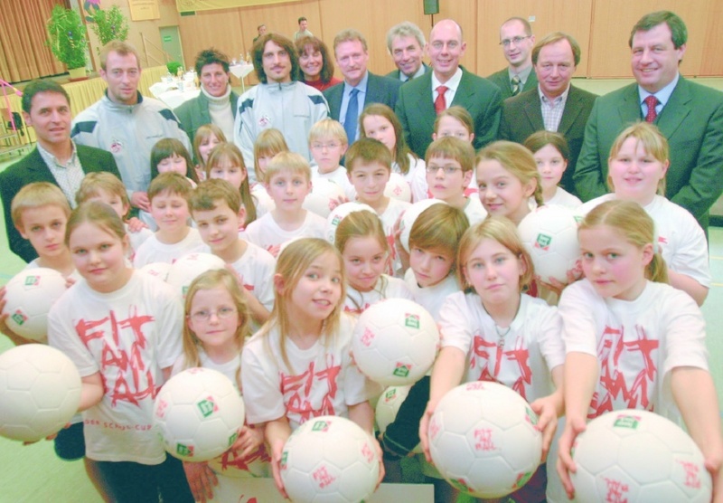 Startschuss zu "Fit am Ball" am 17. Februar 2004.