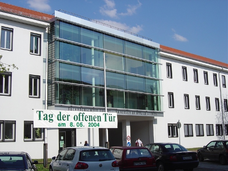 Seit letztem Sommer fertig: Sanierte Fassade auf dem Campus.